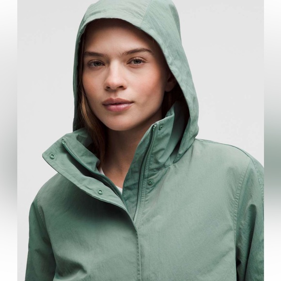 Lululemon Always Effortless Nylon RainJacket Crater Blue Sz 10 Water Resistant - Picture 12 of 16